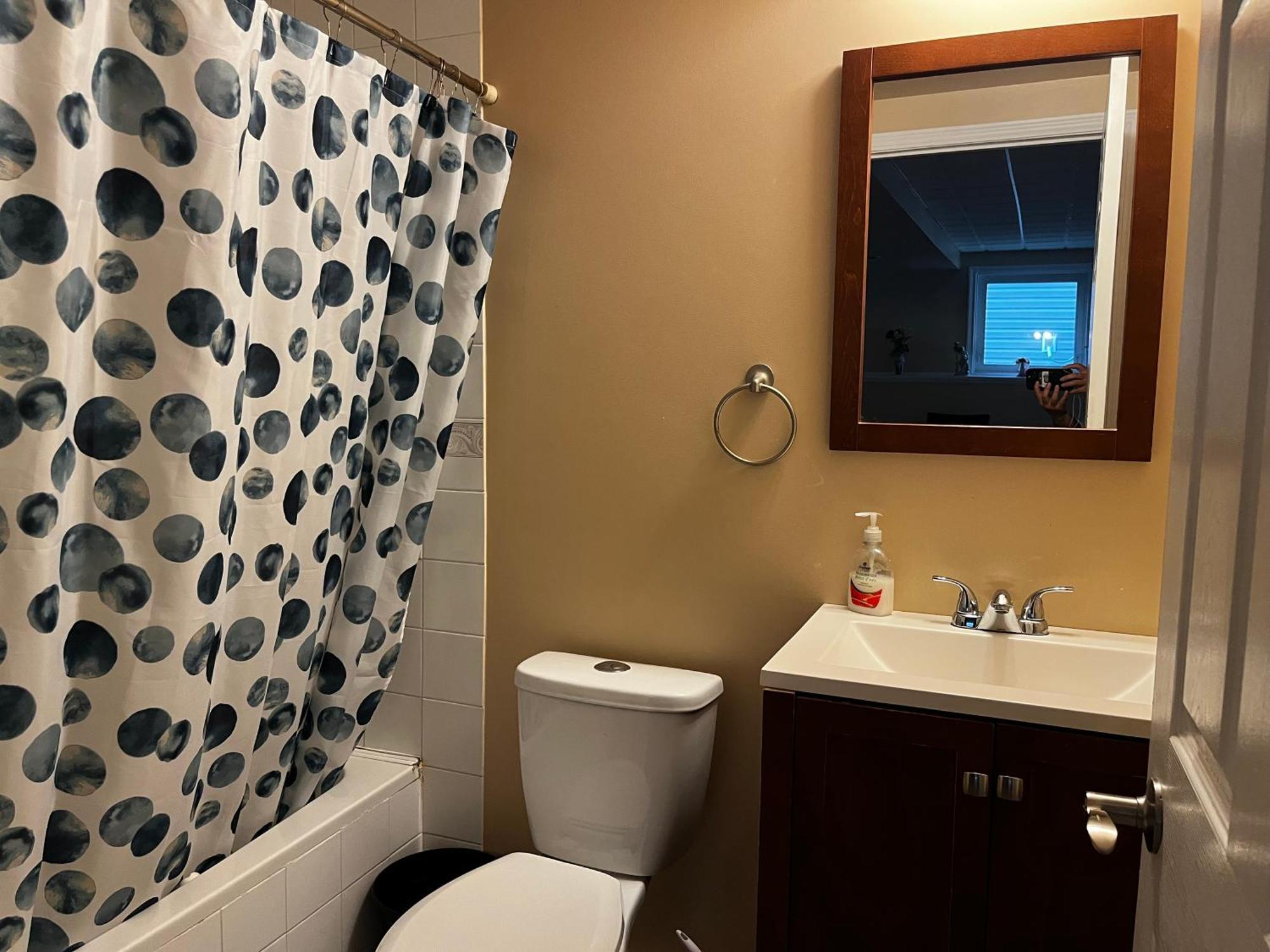 Homestay Citadel Cozy Quilt Private Bedroom Calgary